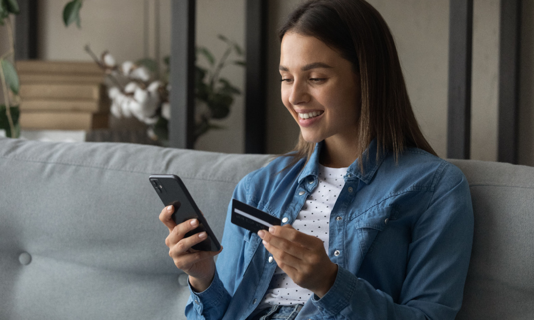 ABN AMRO woman using phone and bank card