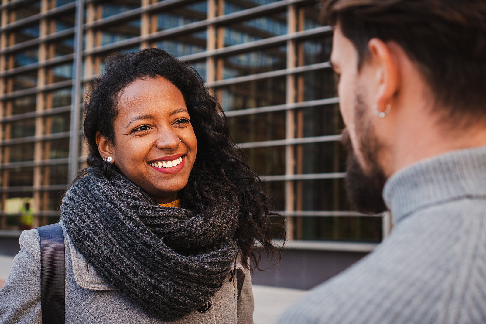 businesswoman-smiling-at-colleague