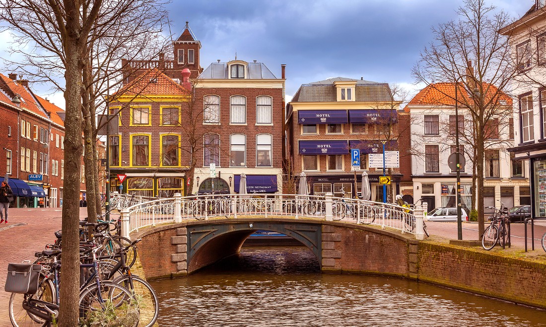 dutch houses near canal den haag