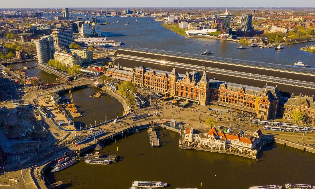 Bike parking fietsenstalling Stationsplein Amsterdam Centraal