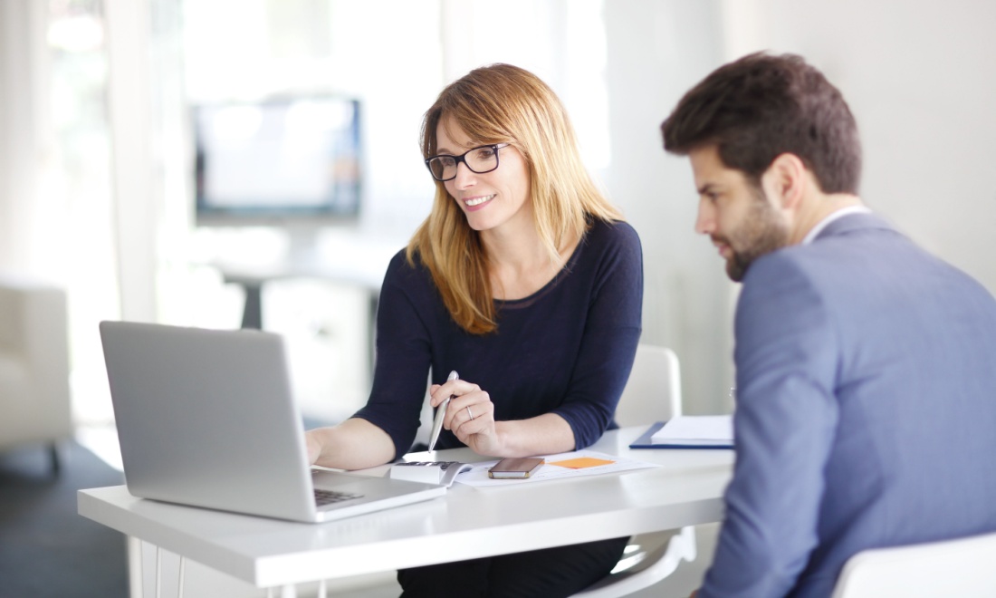 Investment adviser explaining to client - Black Swan Capital: How to make good money decisions