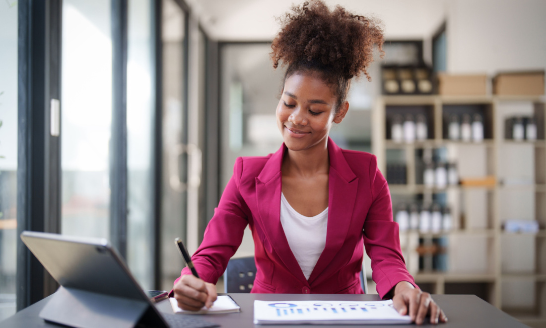 business-woman-doing-taxes