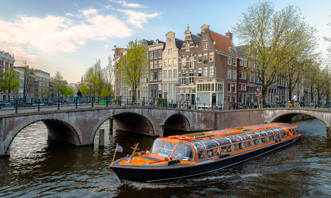 canal cruise amsterdam