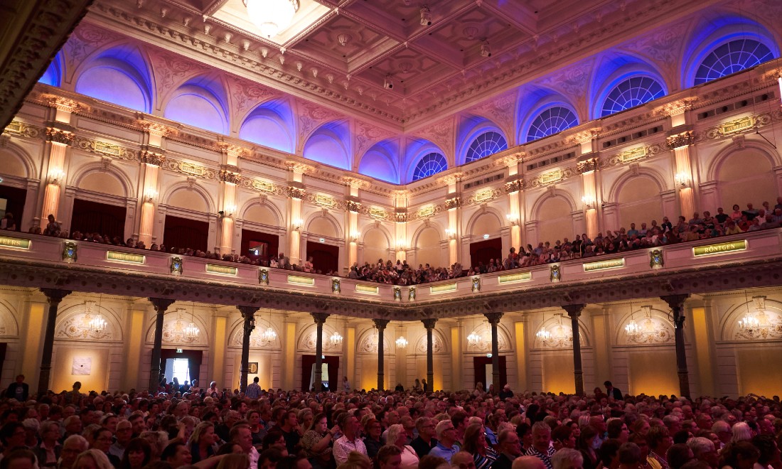 concertgebouw hall audience