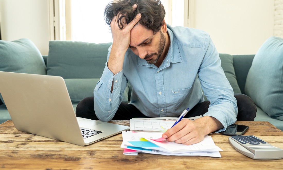 man laptop worried about finances coronavirus