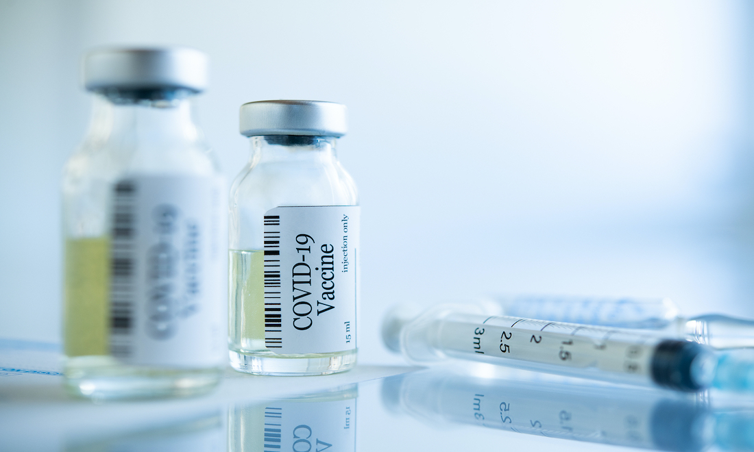 Coronavirus vaccine and syringe