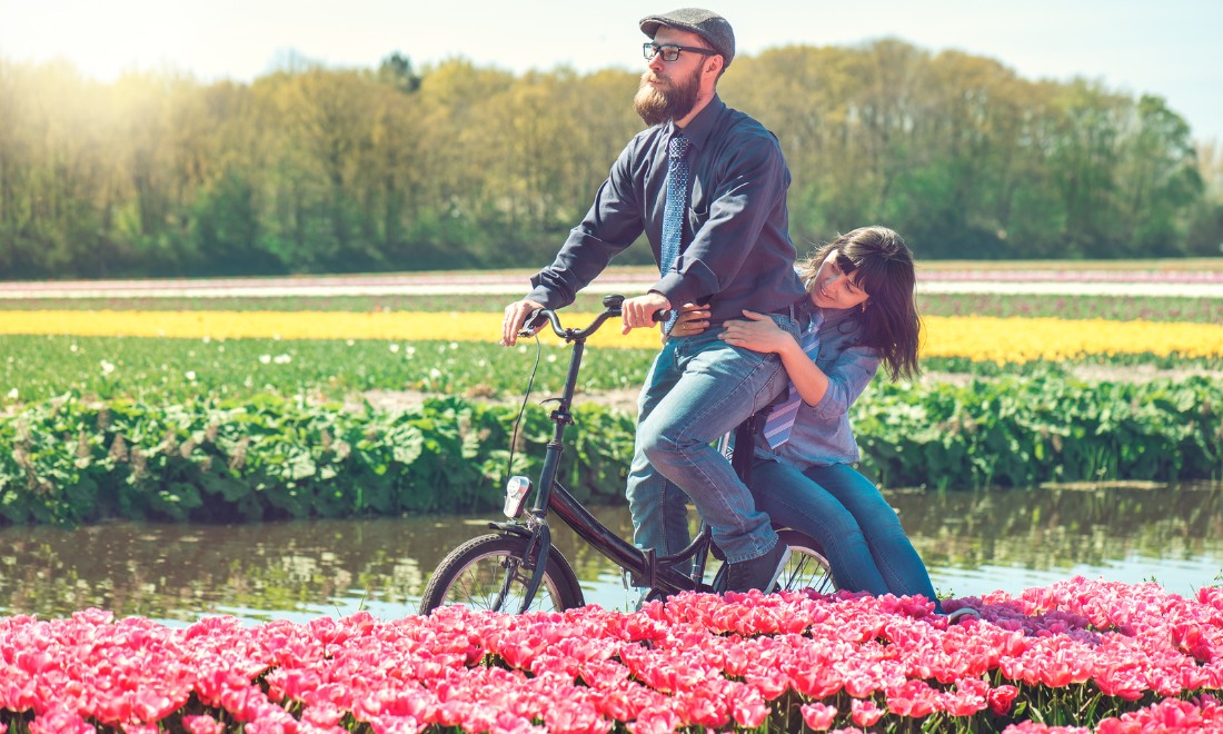 Couple on a cycling trip in the Netherlands
