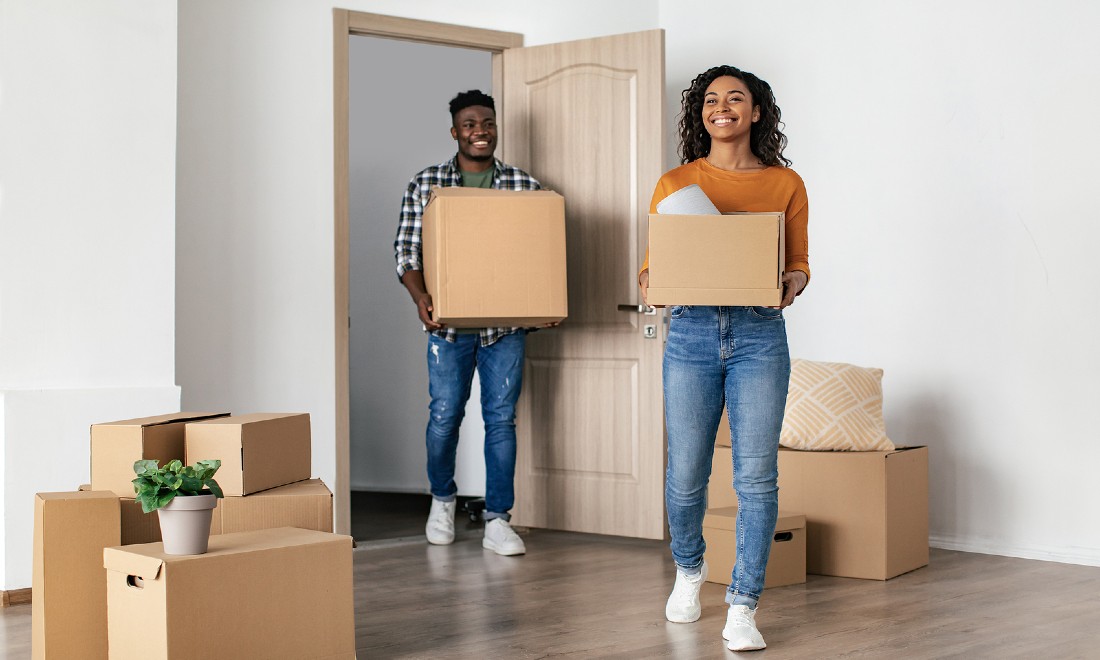 happy couple moving into new house - klar finance: mortgage insights 2023