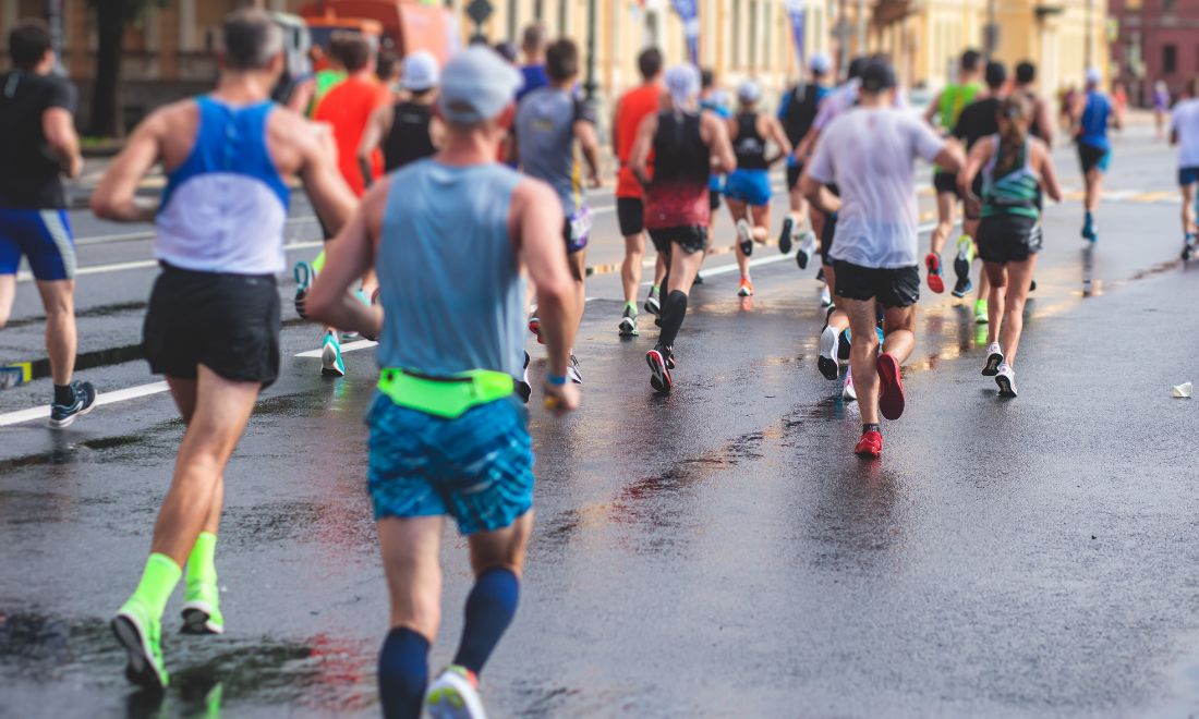 Dam tot Damloop runners