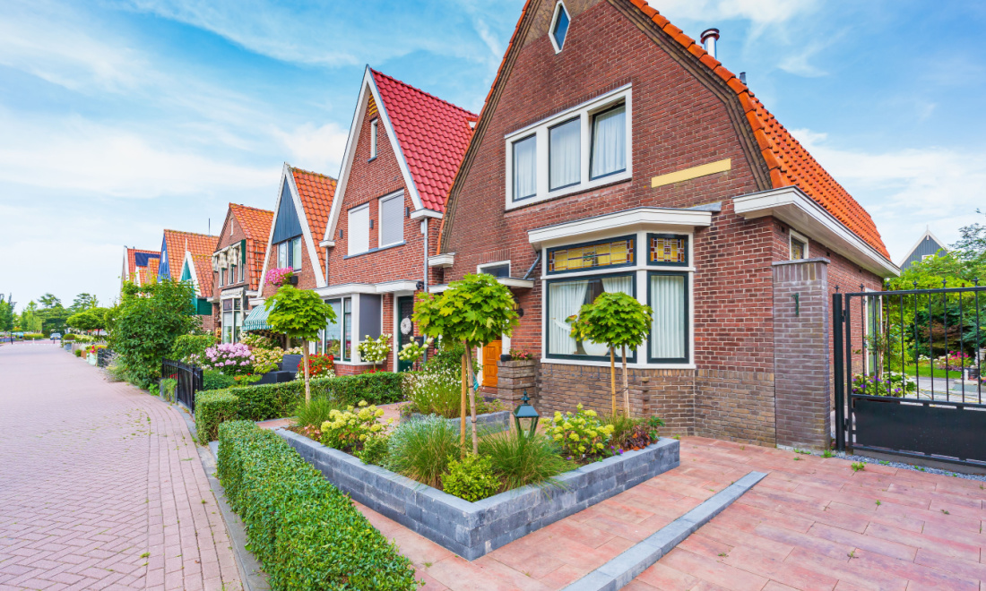 Dutch houses in Volendam - housing market netherlands Hanno