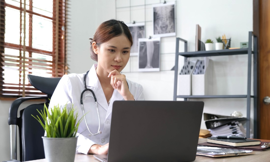 doctor talking to patient via laptop - Mobi Doctor: English-speaking medical care