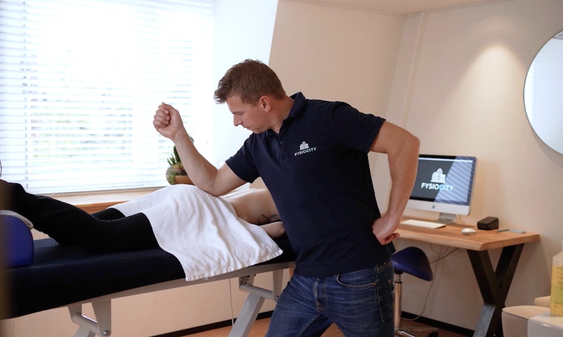 Woman at physiotherapy - How physiotherapy works in the Netherlands: A guide for expats by Fysiocity