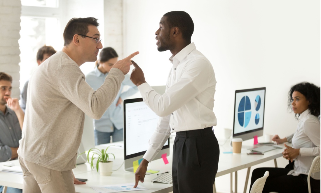 coworkers fighting - How to deal with transgressive behaviour in the workplace