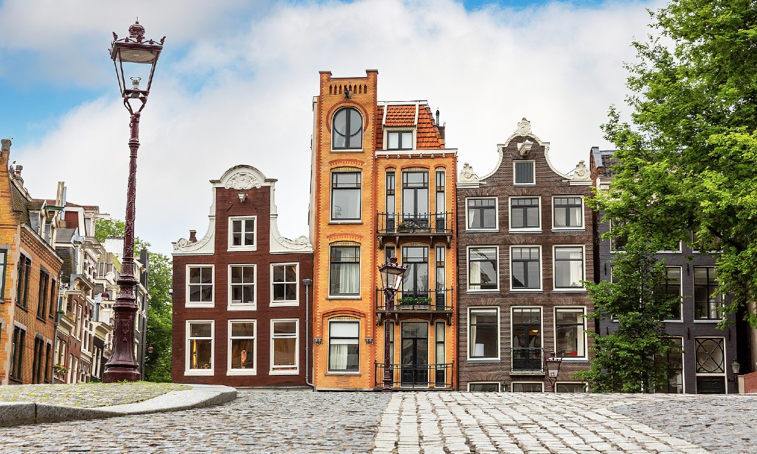 traditional houses amsterdam