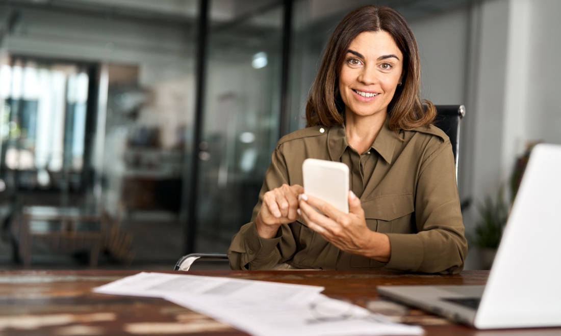 woman using smartphone - hoxton wealth app