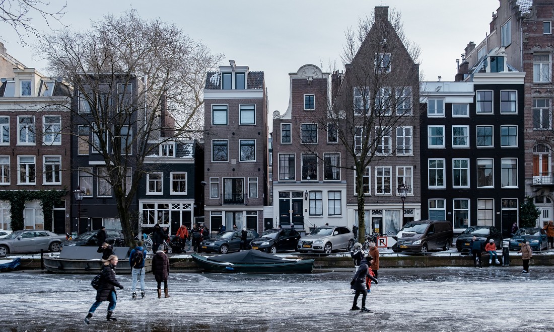 Ice skating Amsterdam canals