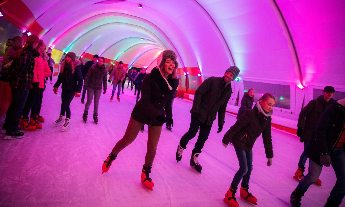 Schaatsbaan: Ice skating at Kralingen in Rotterdam