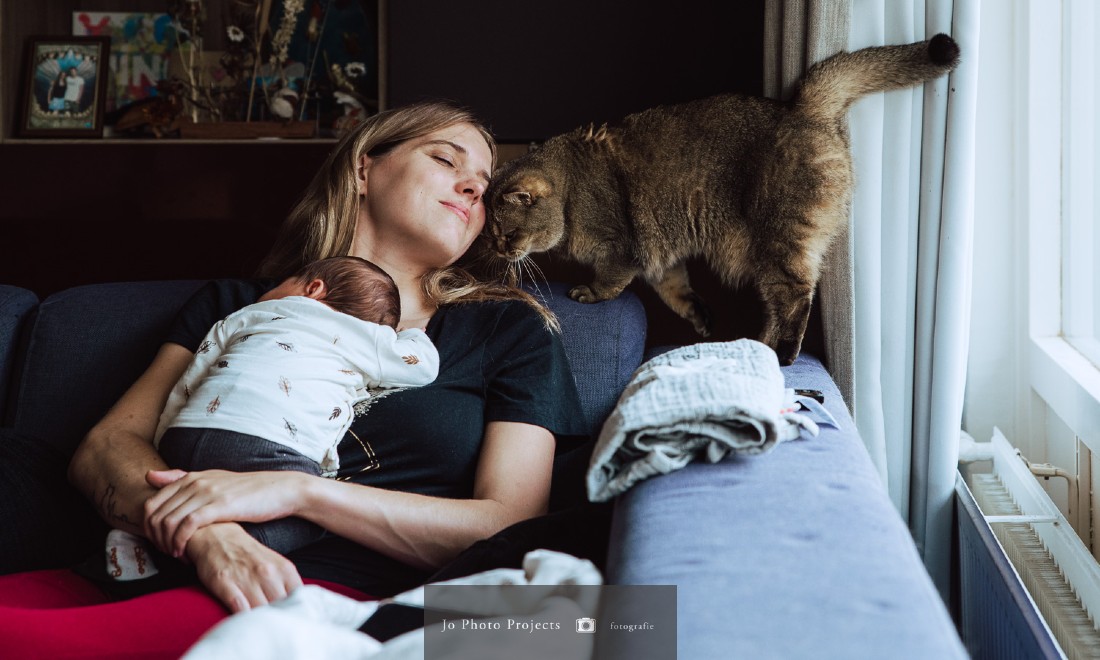 JPP fotografie - woman with baby and cat