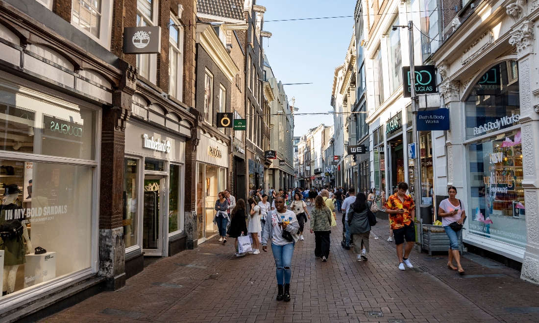 Shoppers on Kalverstraat in Amsterdam