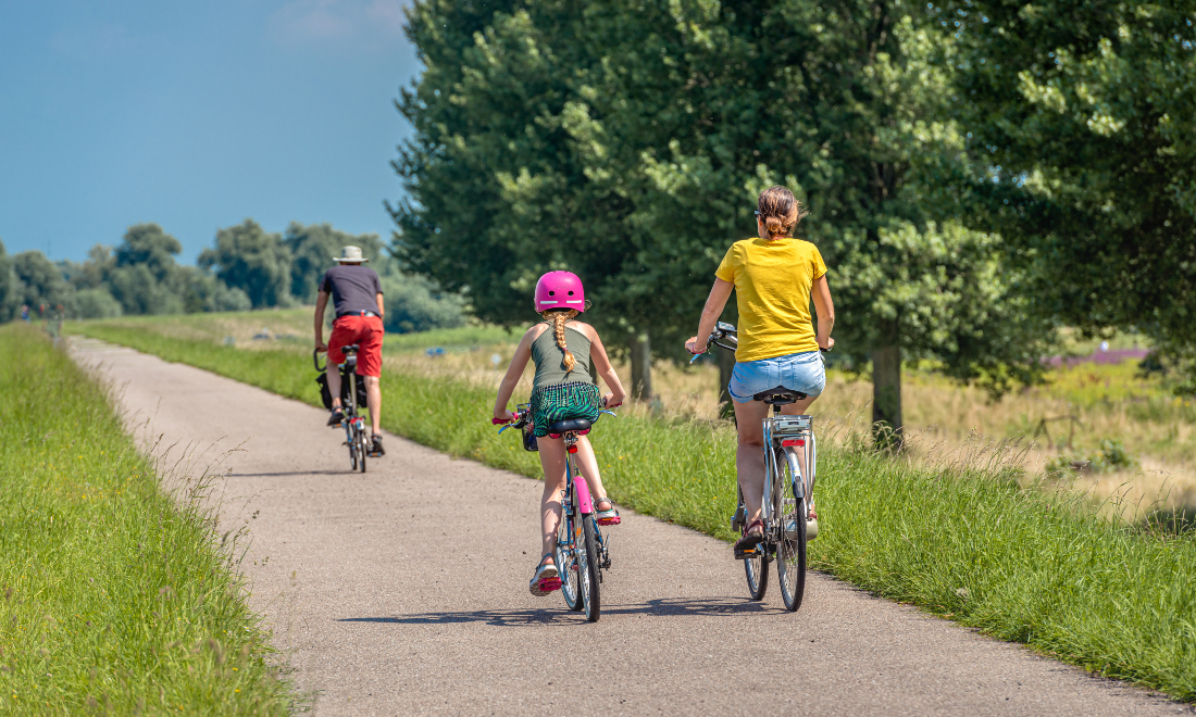 Family with children cycling in the Netherlands