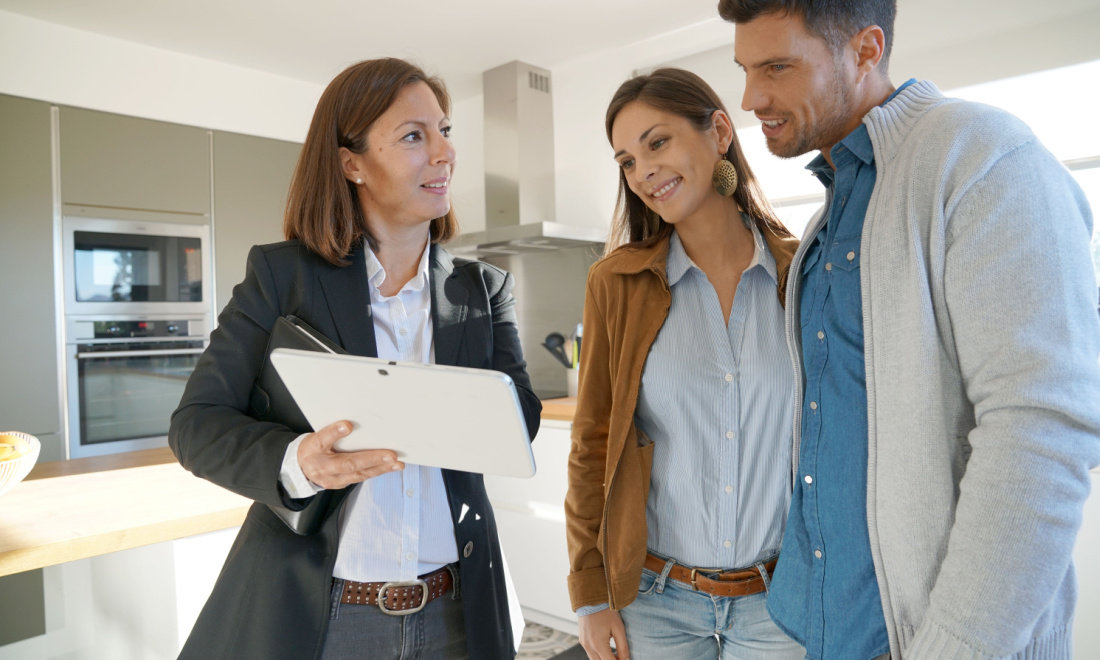 Klar Finance couple and estate agent looking at house