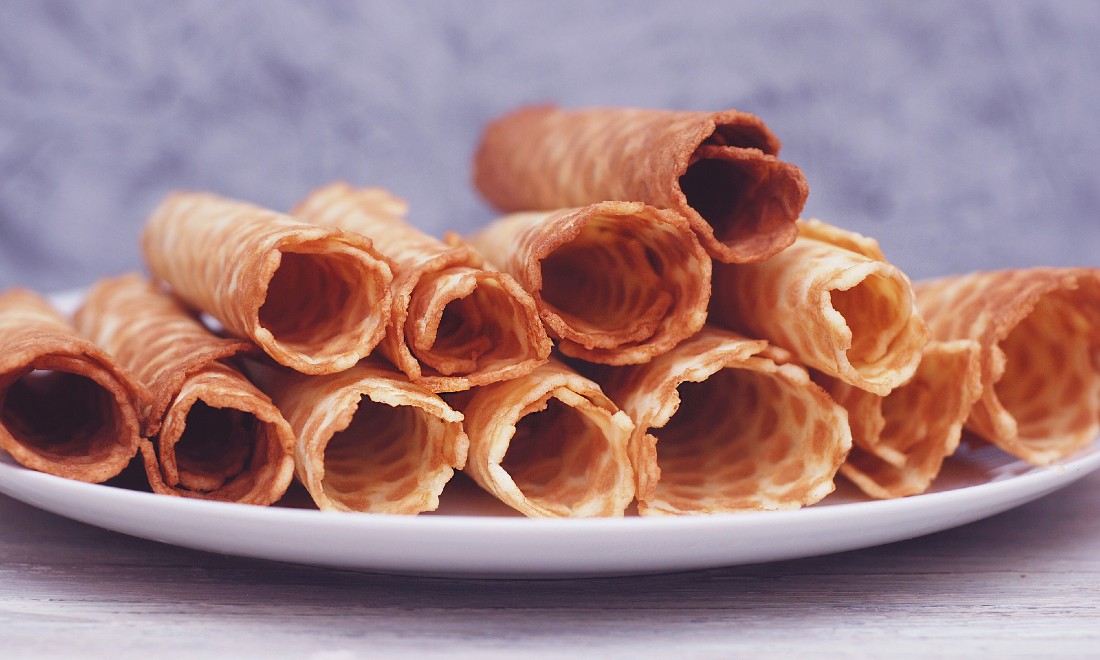 Dutch foods New Year's traditions the Netherlands kniepertjes and nieuwjaarsrolletjes