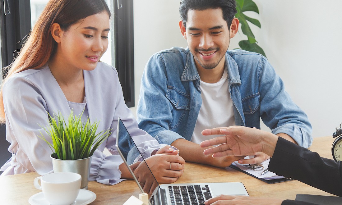 Couple discussing terms with landlord