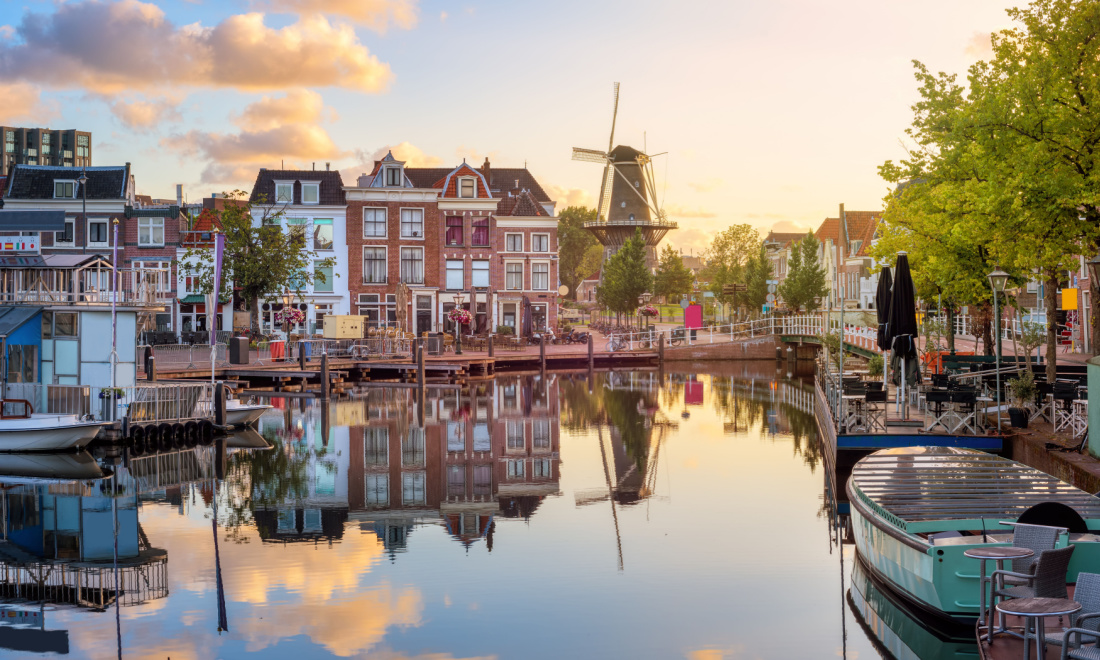 leiden beestenmarkt dutch canal and windmill