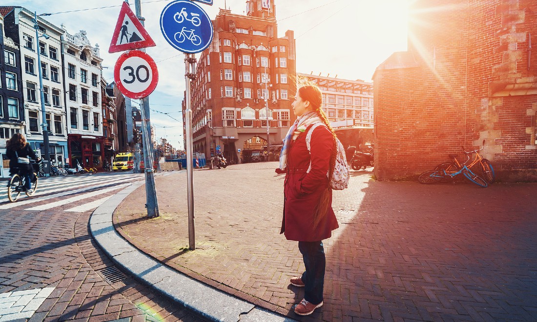 Amsterdam lonely woman expat