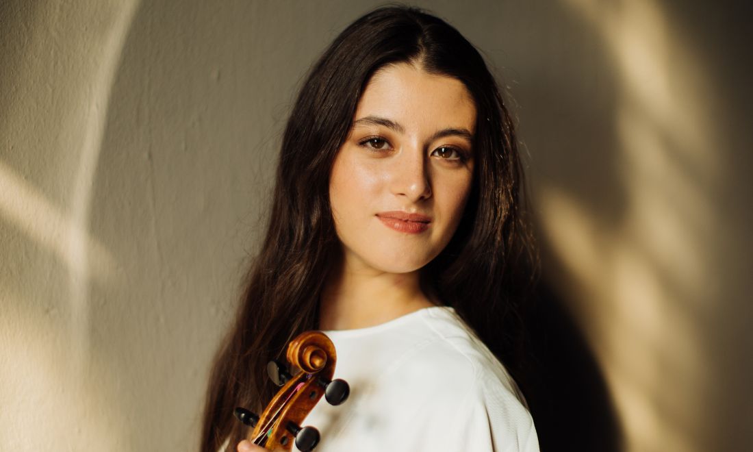 Maria Duenas violinist