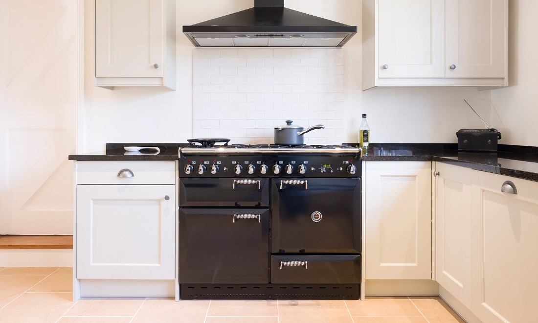 Modular kitchen white - what should you keep in mind while renovating your kitchen?