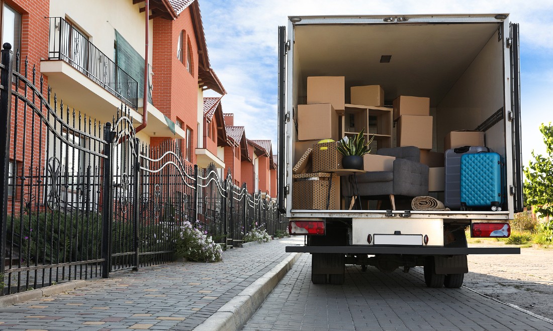 moving-netherlands-moving-van-parked-house