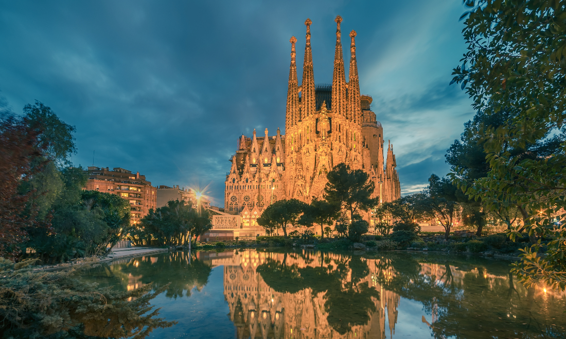 Sagrada Familia Barcelona at night