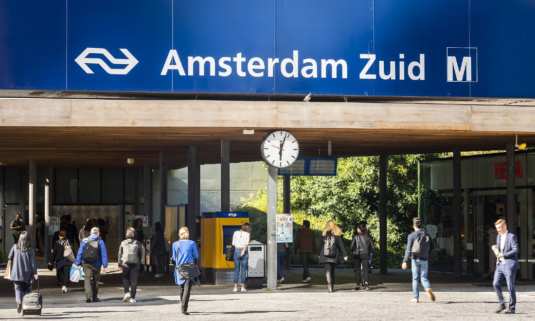 NS trains Amsterdam Zuid Schiphol Airport