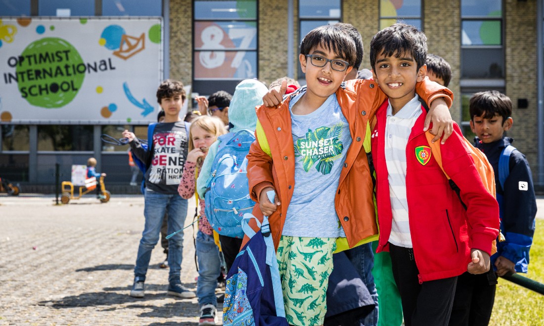 students in front of Optimist International School