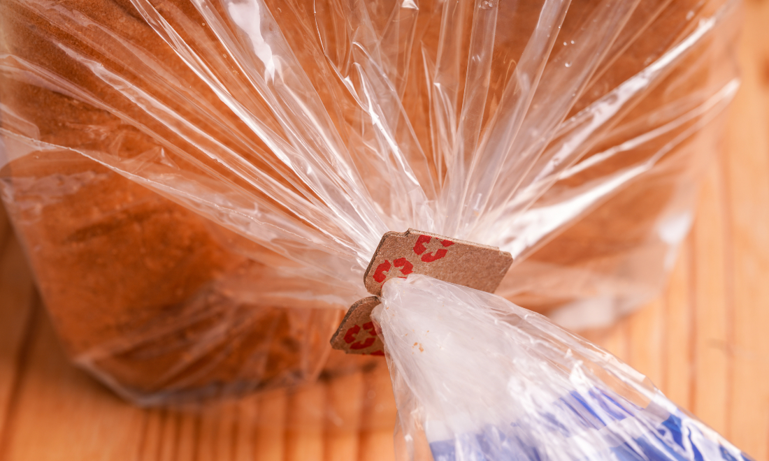 Packaging for a loaf of bread, plastic bag with a paper clip