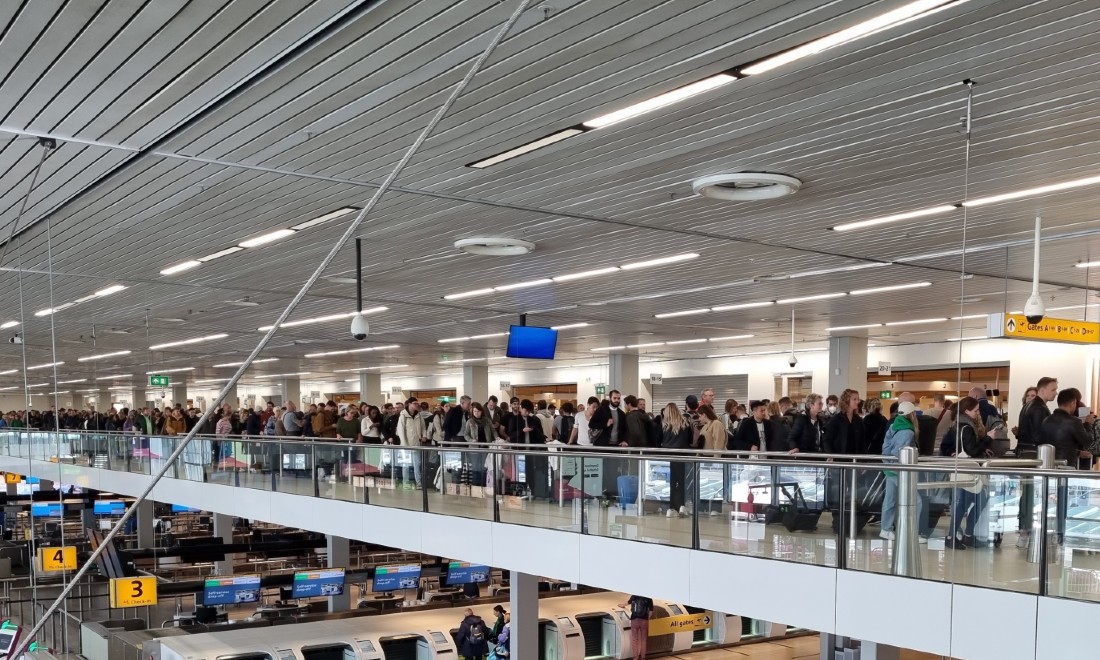 Queues chaos staff shortages Schiphol Airport the Netherlands