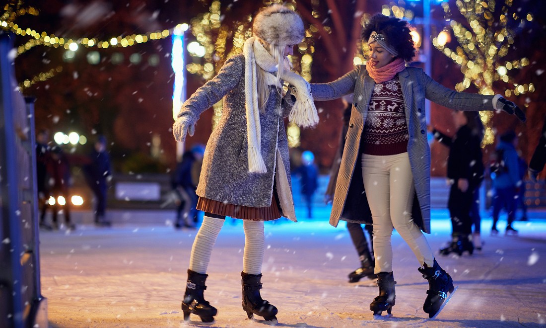 Rooftop ice rink skating Bijenkorf Rotterdam