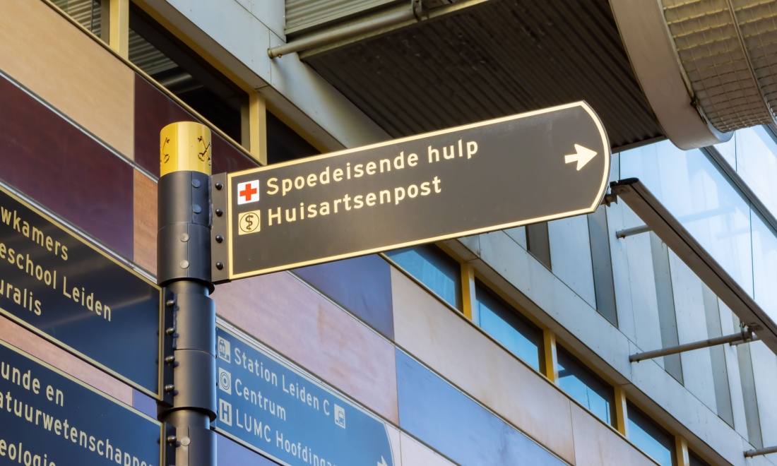 sign pointing to a gp surgery in leiden, the netherlands