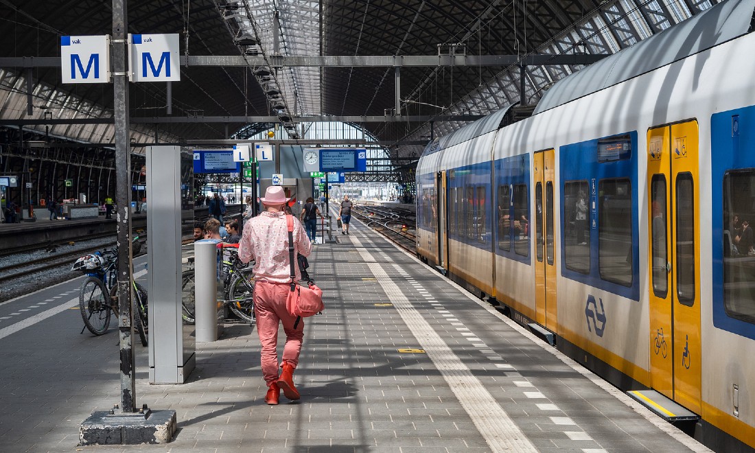 Staff shortages reduced timetable NS trains the Netherlands