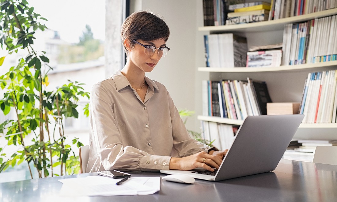 business woman working laptop