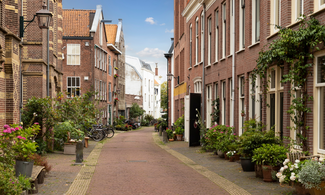 Which municipalities in the Netherlands have the most and least affordable house prices?