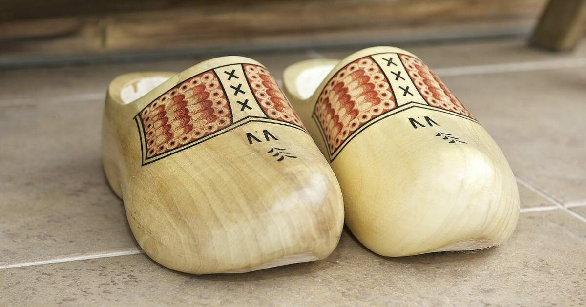 A brief history of clogs . klompen in the Netherlands
