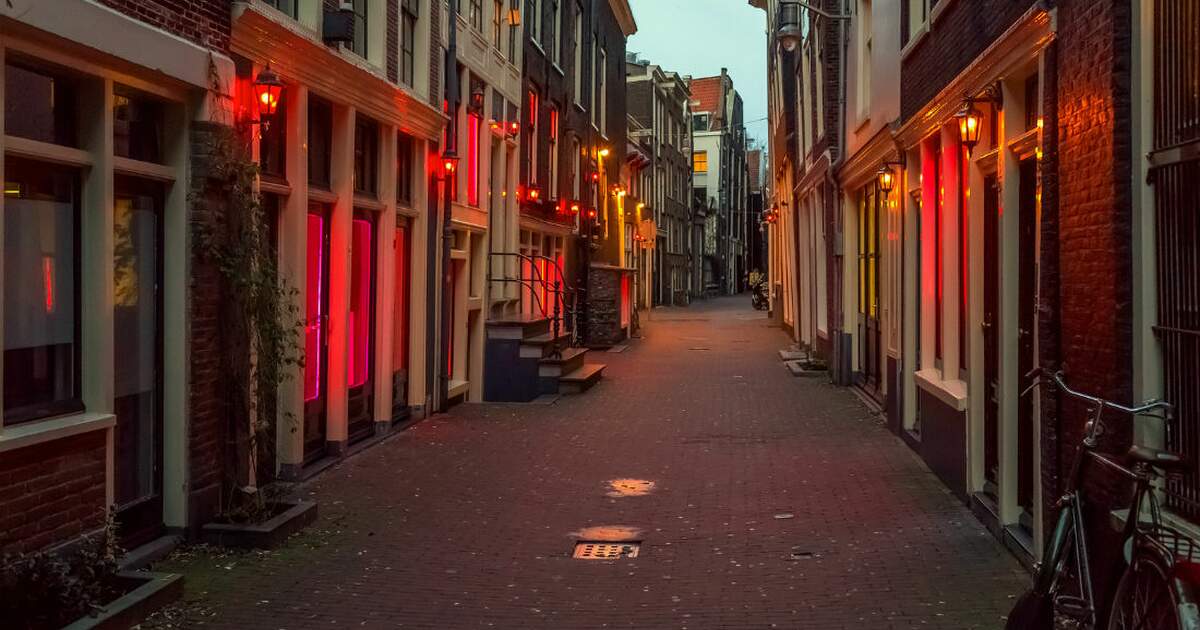 In red light district Guide to