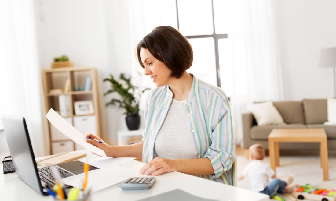 Suurmond woman filing taxes