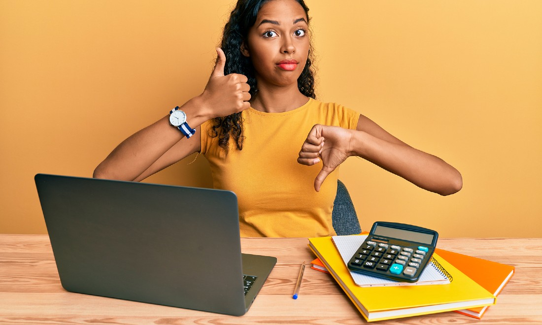 suurmond woman laptop doing taxes