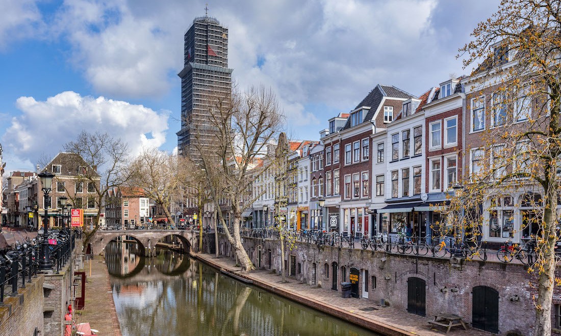 Canal and houses in Utrecht