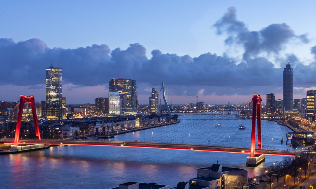 willemsbrug containerschip